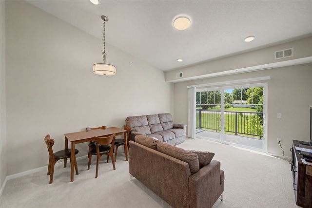 1427 34th Avenue SW 213, Altoona, IA 50009