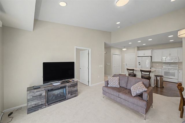 1427 34th Avenue SW 213, Altoona, IA 50009