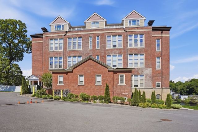 18 Eagle Nest 332, Clinton, MA 01510