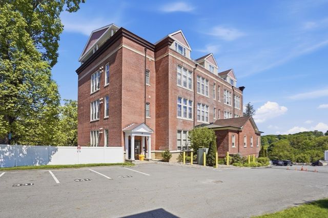 18 Eagle Nest 332, Clinton, MA 01510