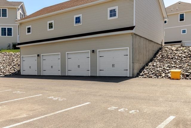 18 Eagle Nest 332, Clinton, MA 01510