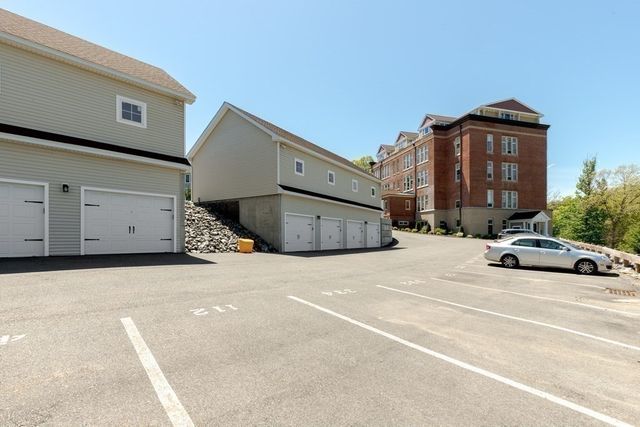 18 Eagle Nest 332, Clinton, MA 01510