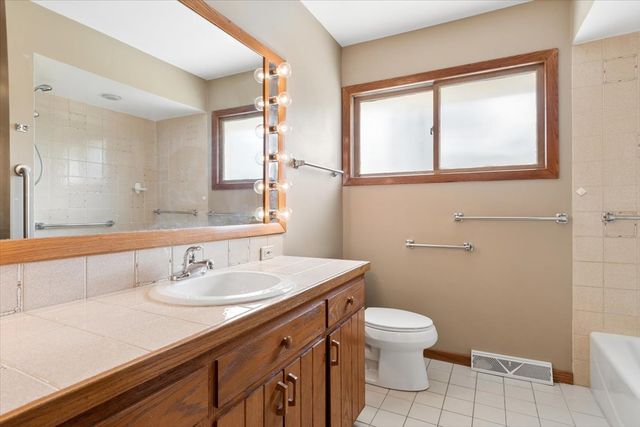 540 Bluebell Court, Lisle, IL 60532