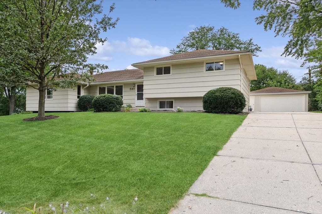 540 Bluebell Court, Lisle, IL 60532 — photo 2
