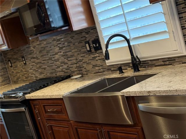 12244 Knobhill, Victorville, CA 92392