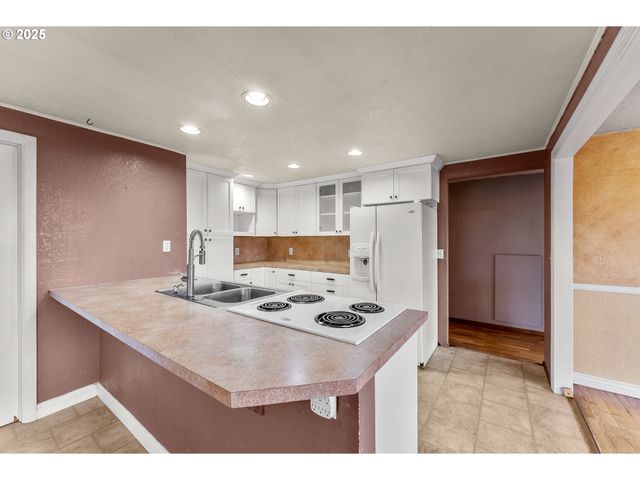 1183 LOOKINGGLASS Rd, Roseburg, OR 97471