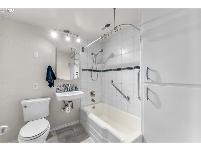 1183 LOOKINGGLASS Rd, Roseburg, OR 97471