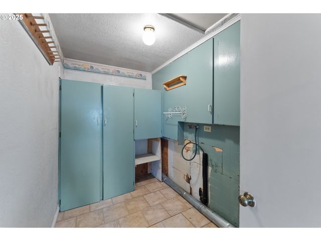 1183 LOOKINGGLASS Rd, Roseburg, OR 97471