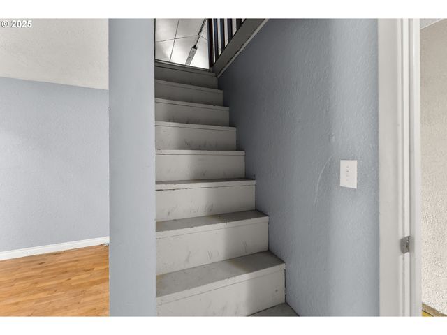 1183 LOOKINGGLASS Rd, Roseburg, OR 97471