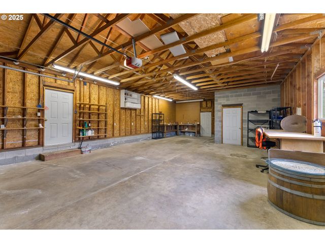 1183 LOOKINGGLASS Rd, Roseburg, OR 97471