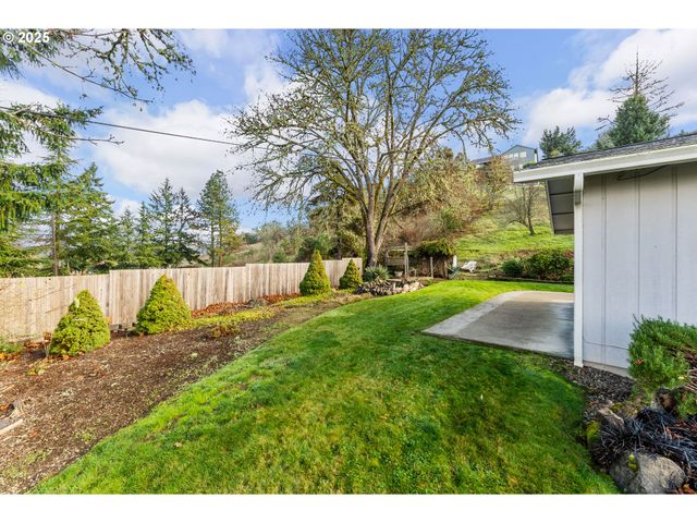 1183 LOOKINGGLASS Rd, Roseburg, OR 97471