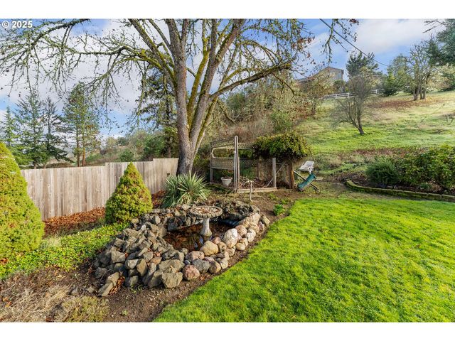 1183 LOOKINGGLASS Rd, Roseburg, OR 97471