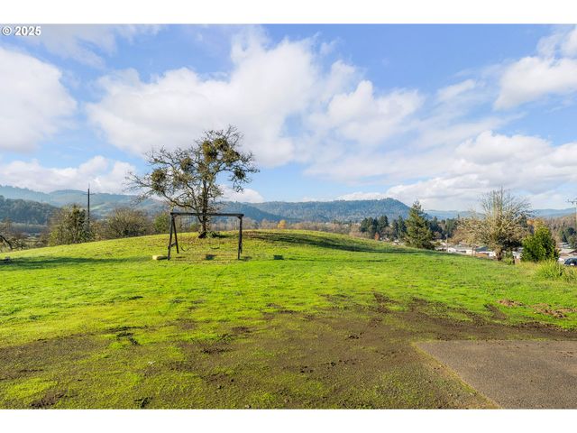 1183 LOOKINGGLASS Rd, Roseburg, OR 97471