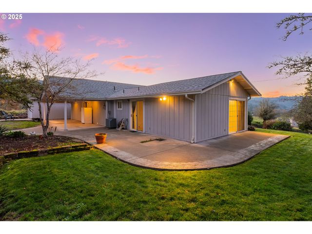 1183 LOOKINGGLASS Rd, Roseburg, OR 97471