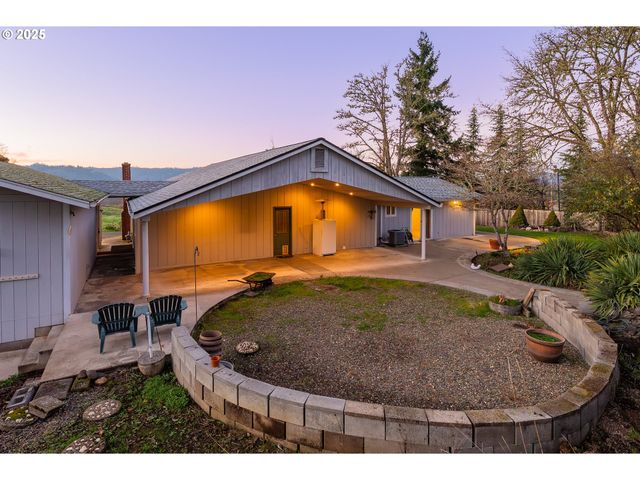 1183 LOOKINGGLASS Rd, Roseburg, OR 97471