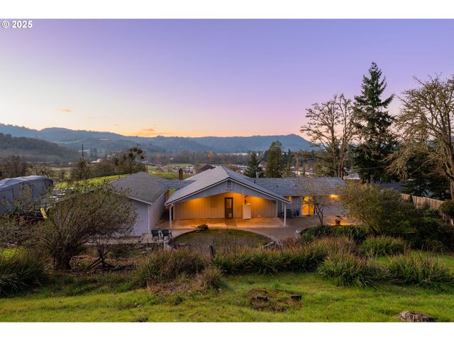 1183 LOOKINGGLASS Rd, Roseburg, OR 97471
