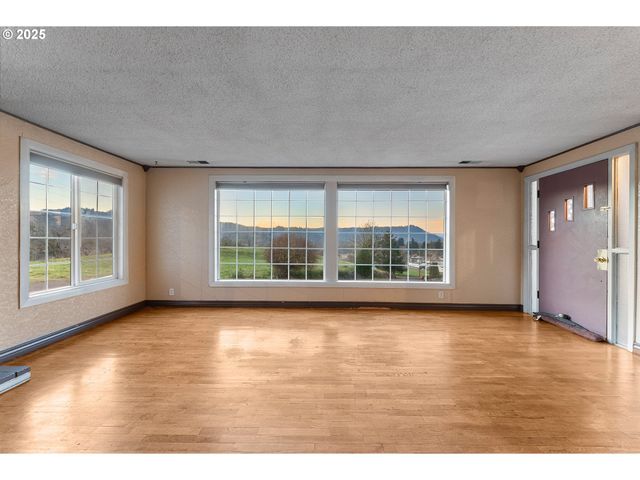 1183 LOOKINGGLASS Rd, Roseburg, OR 97471