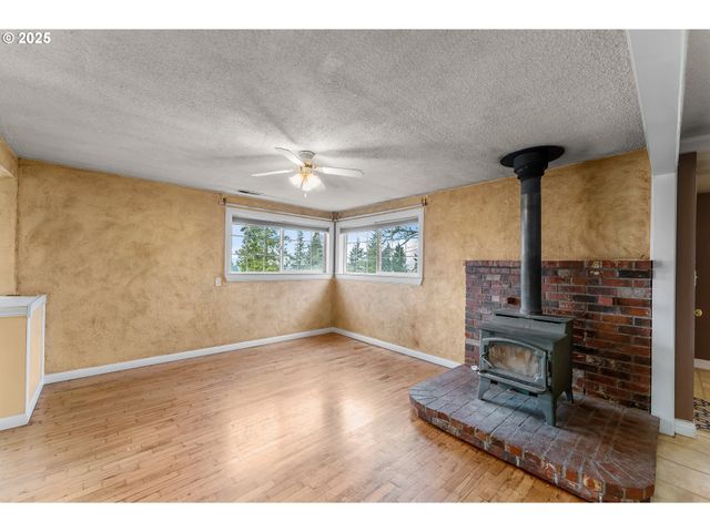 1183 LOOKINGGLASS Rd, Roseburg, OR 97471