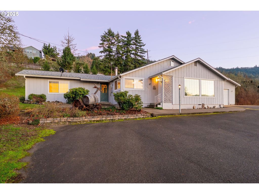 1183 LOOKINGGLASS Rd, Roseburg, OR 97471