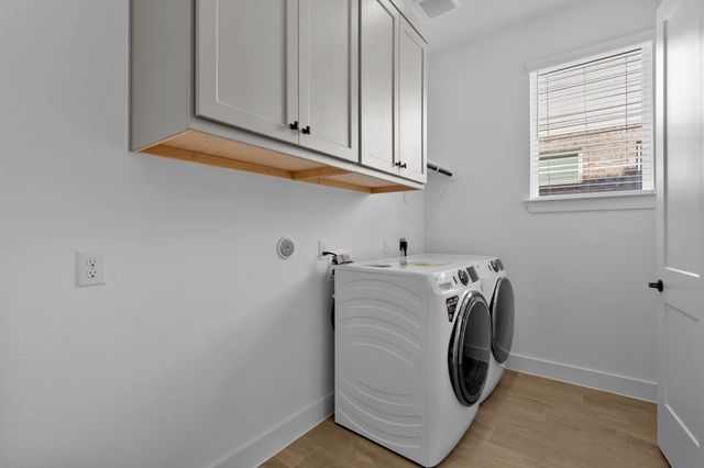 12223 Warbler Drive, Mont Belvieu, TX 77523