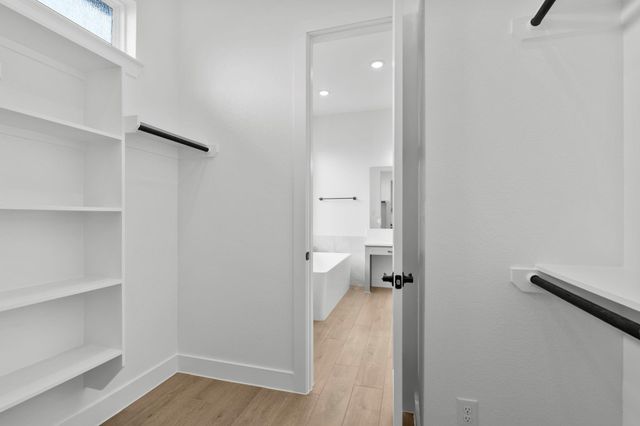 12223 Warbler Drive, Mont Belvieu, TX 77523