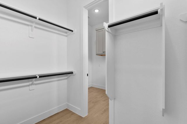 12223 Warbler Drive, Mont Belvieu, TX 77523