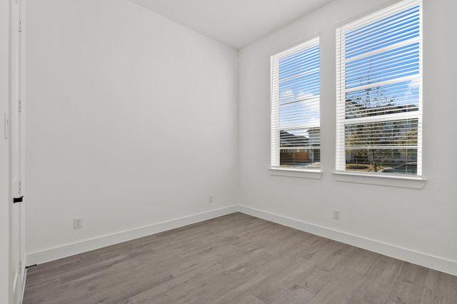 12223 Warbler Drive, Mont Belvieu, TX 77523