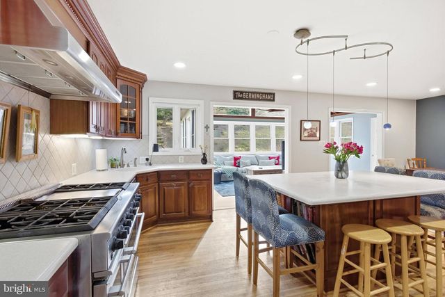 8130 BRIAR CREEK DR, Annandale, VA 22003