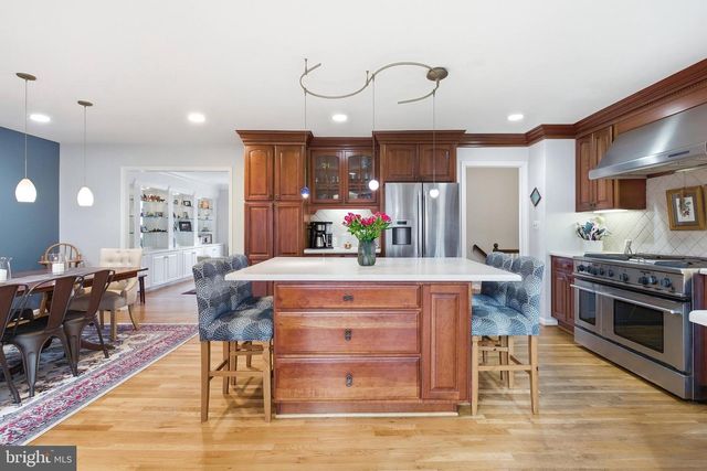 8130 BRIAR CREEK DR, Annandale, VA 22003