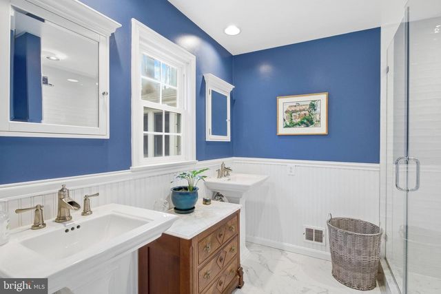 8130 BRIAR CREEK DR, Annandale, VA 22003