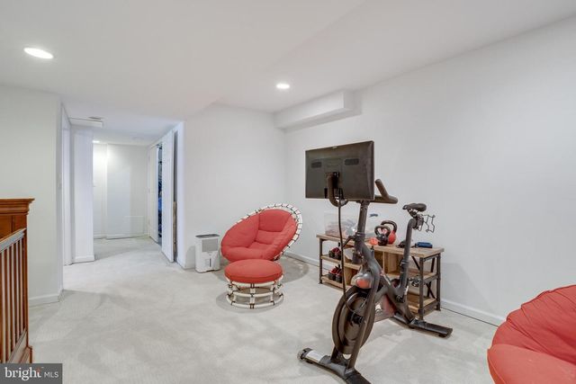 8130 BRIAR CREEK DR, Annandale, VA 22003