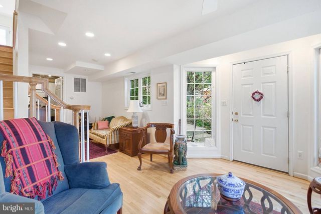 8130 BRIAR CREEK DR, Annandale, VA 22003