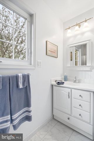 8130 BRIAR CREEK DR, Annandale, VA 22003