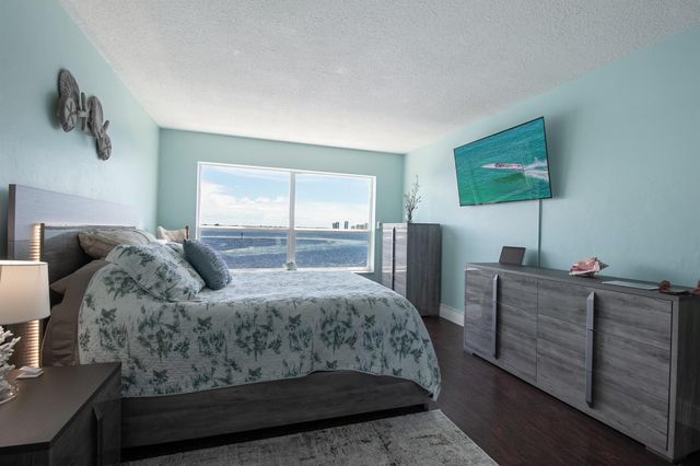 52 Yacht Club Drive 303, North Palm Beach, FL 33408