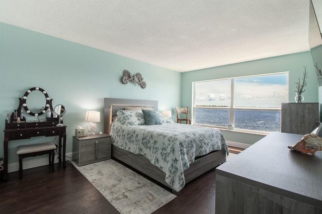 52 Yacht Club Drive 303, North Palm Beach, FL 33408