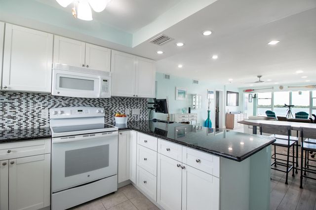 52 Yacht Club Drive 303, North Palm Beach, FL 33408