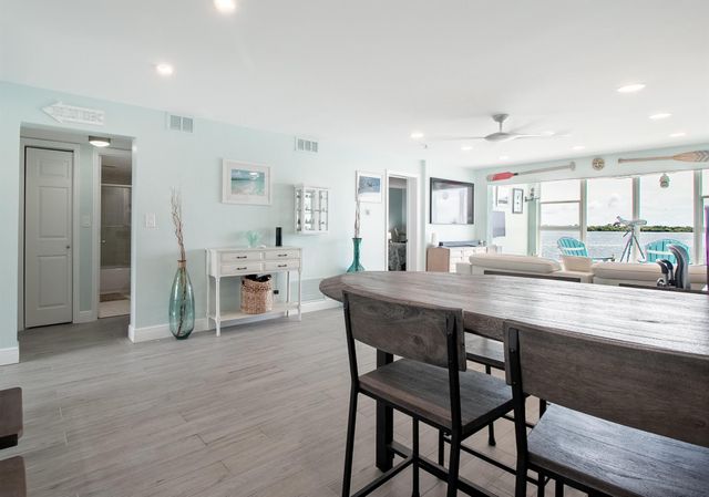 52 Yacht Club Drive 303, North Palm Beach, FL 33408