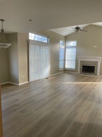 1607 Camberley Court 4, Bartlett, IL 60103