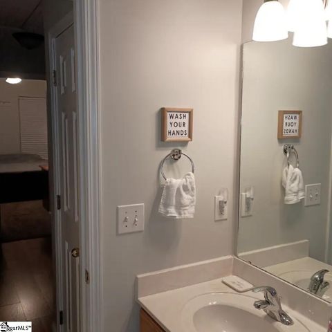 4 Headwater Court, Simpsonville, SC 29680