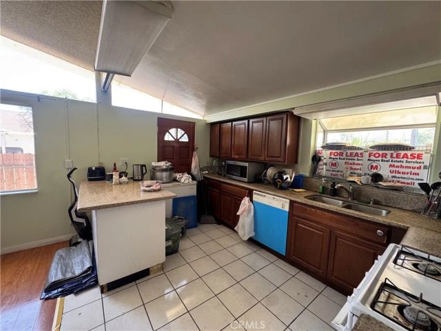 8740 Winnetka, Los Angeles, CA 91324