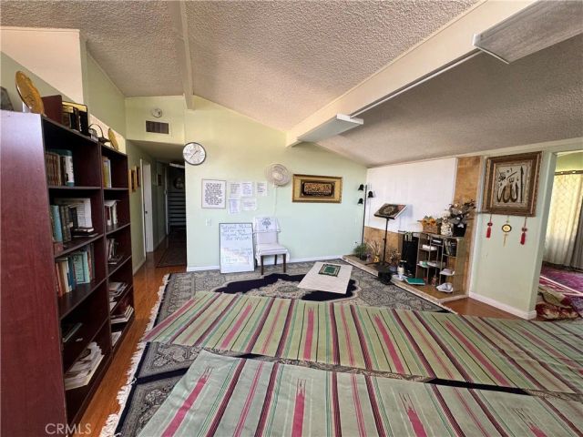 8740 Winnetka, Los Angeles, CA 91324