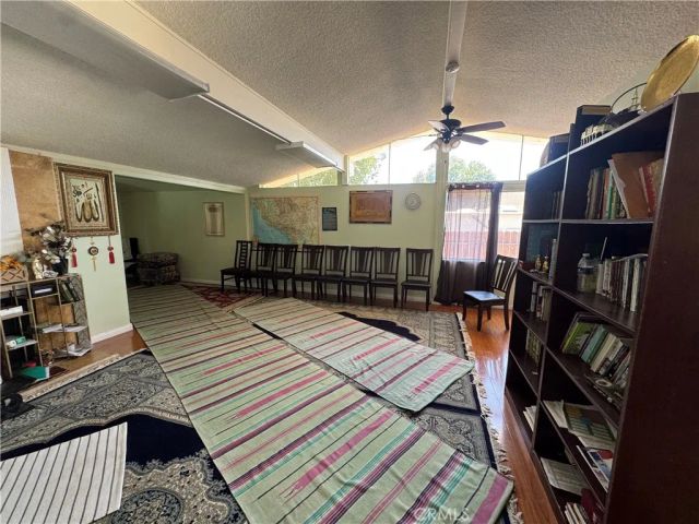 8740 Winnetka, Los Angeles, CA 91324