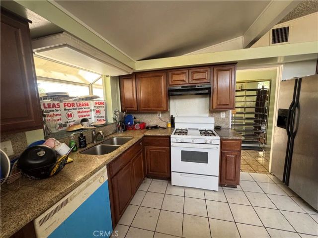 8740 Winnetka, Los Angeles, CA 91324