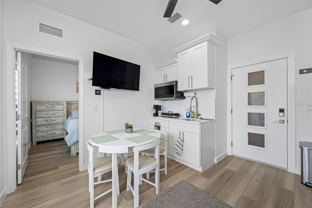 527 N GARDEN AVENUE Unit South, Clearwater, FL 33755