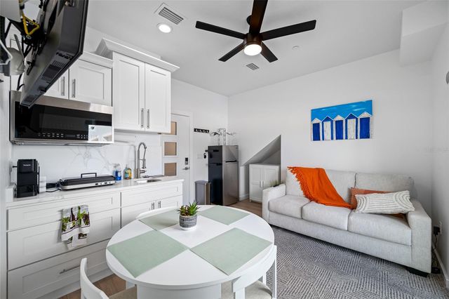 527 N GARDEN AVENUE Unit South, Clearwater, FL 33755