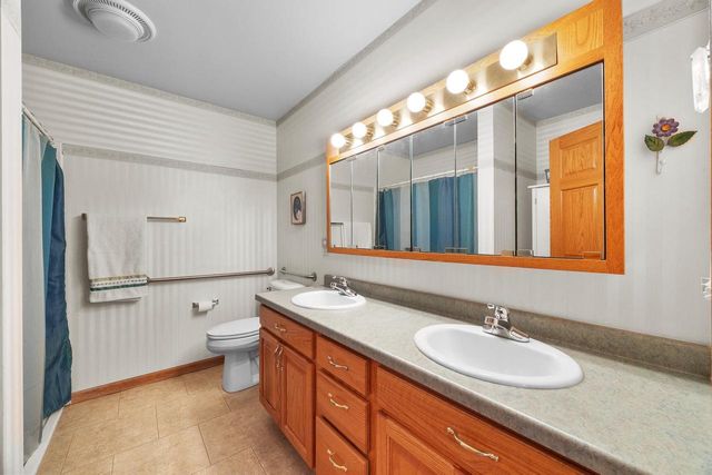 2000 LILAC LANE, Stevens Point, WI 54482