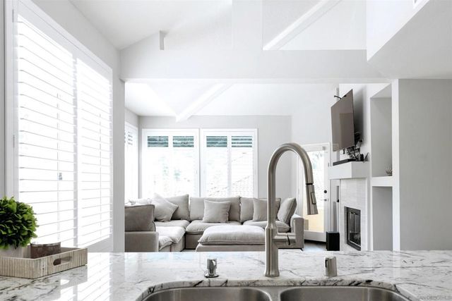 3140 Castelar Court 202, Corona, CA 92882