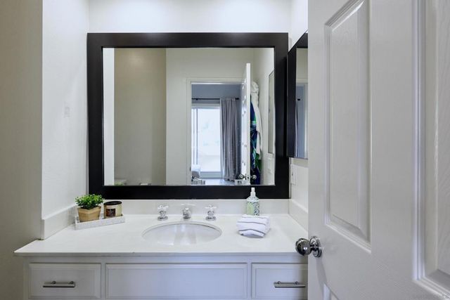 3140 Castelar Court 202, Corona, CA 92882