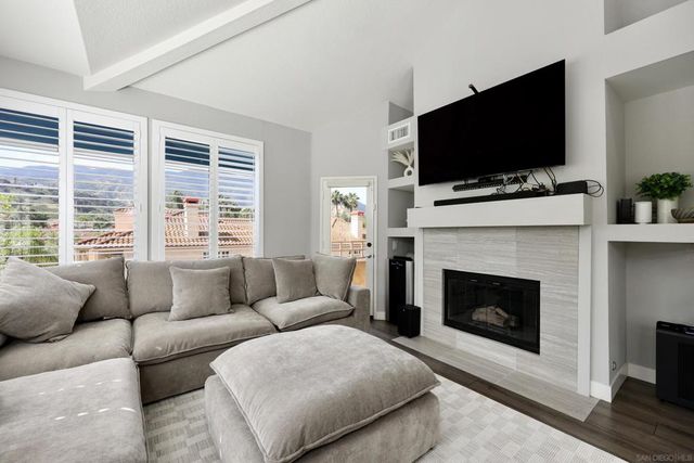 3140 Castelar Court 202, Corona, CA 92882