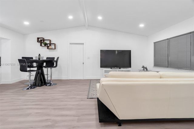 658 SW 1st Ct, Boynton Beach, FL 33426